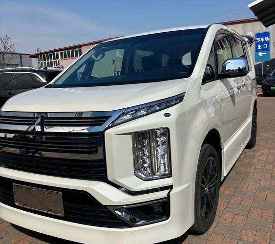 三菱MPVgranis，三菱MPV商務(wù)車