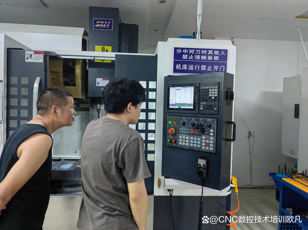 五軸數(shù)控加工機床，cnc五軸數(shù)控機床操作員
